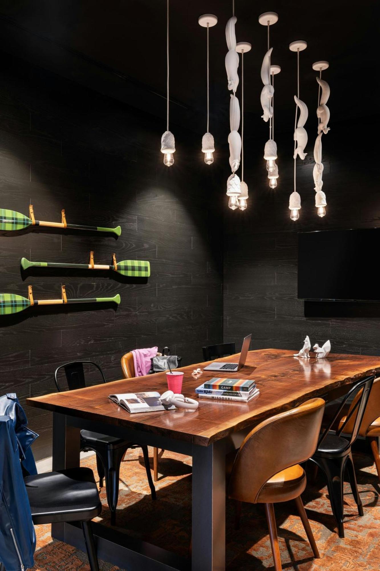 Отель Moxy Springfield Downtown Экстерьер фото