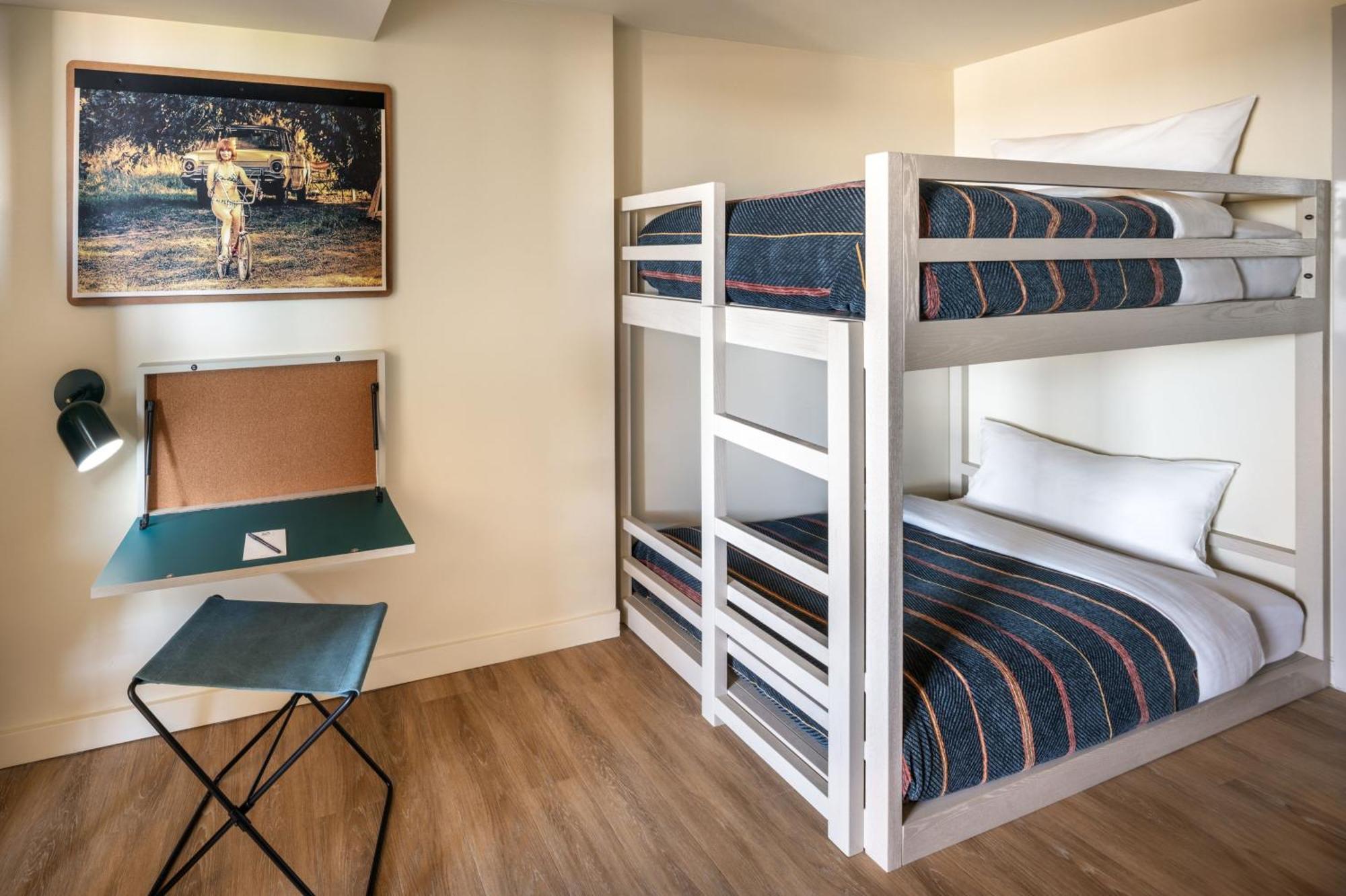 Отель Moxy Springfield Downtown Экстерьер фото