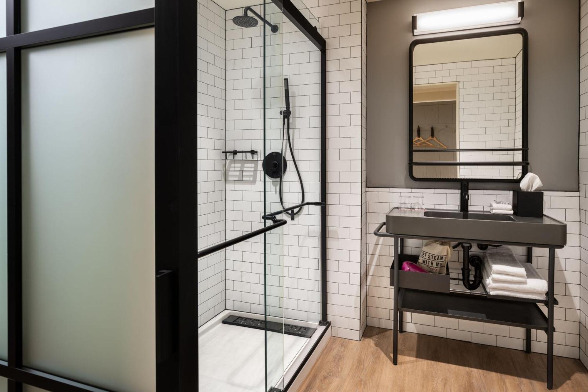 Отель Moxy Springfield Downtown Экстерьер фото