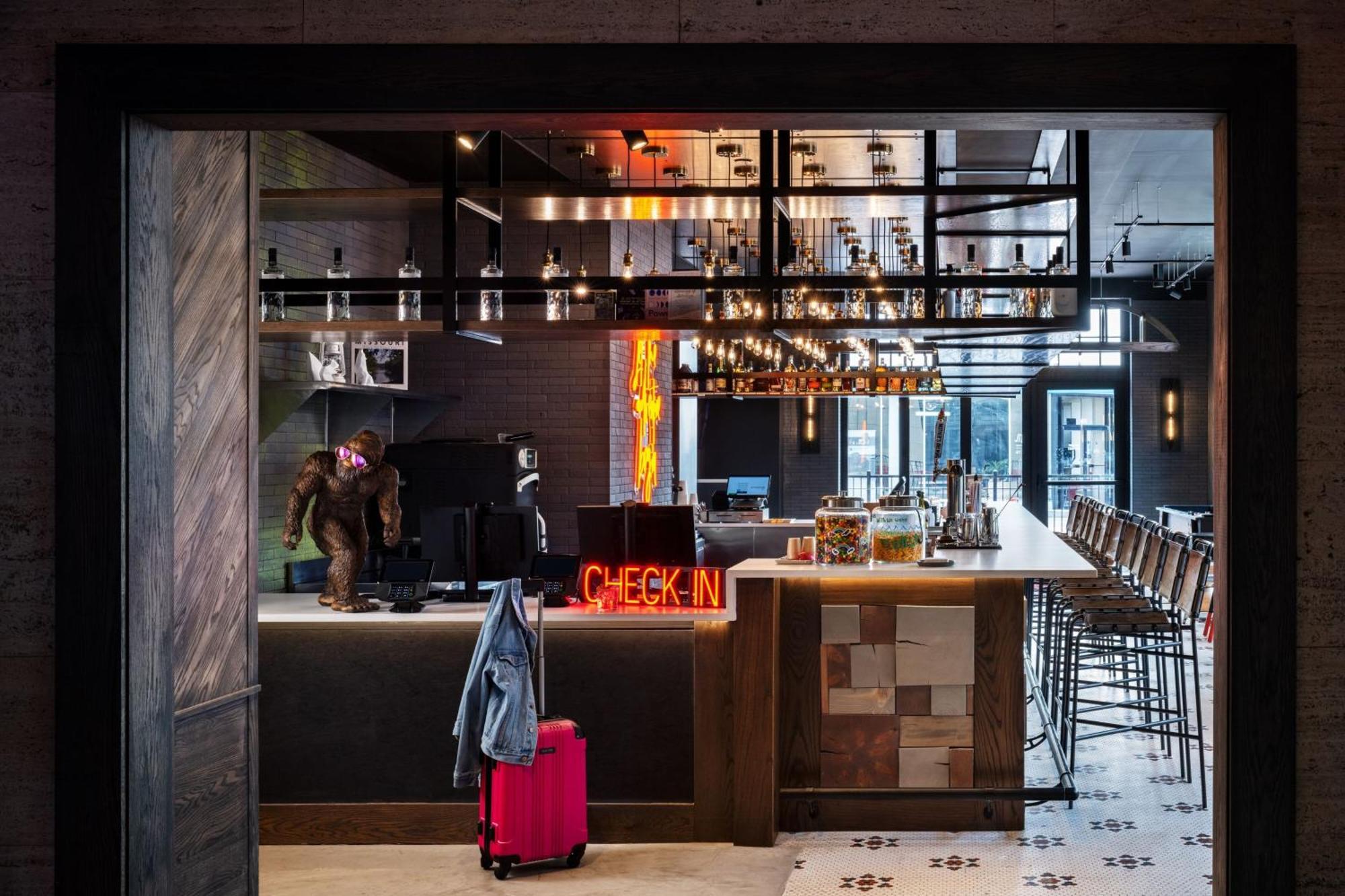 Отель Moxy Springfield Downtown Экстерьер фото