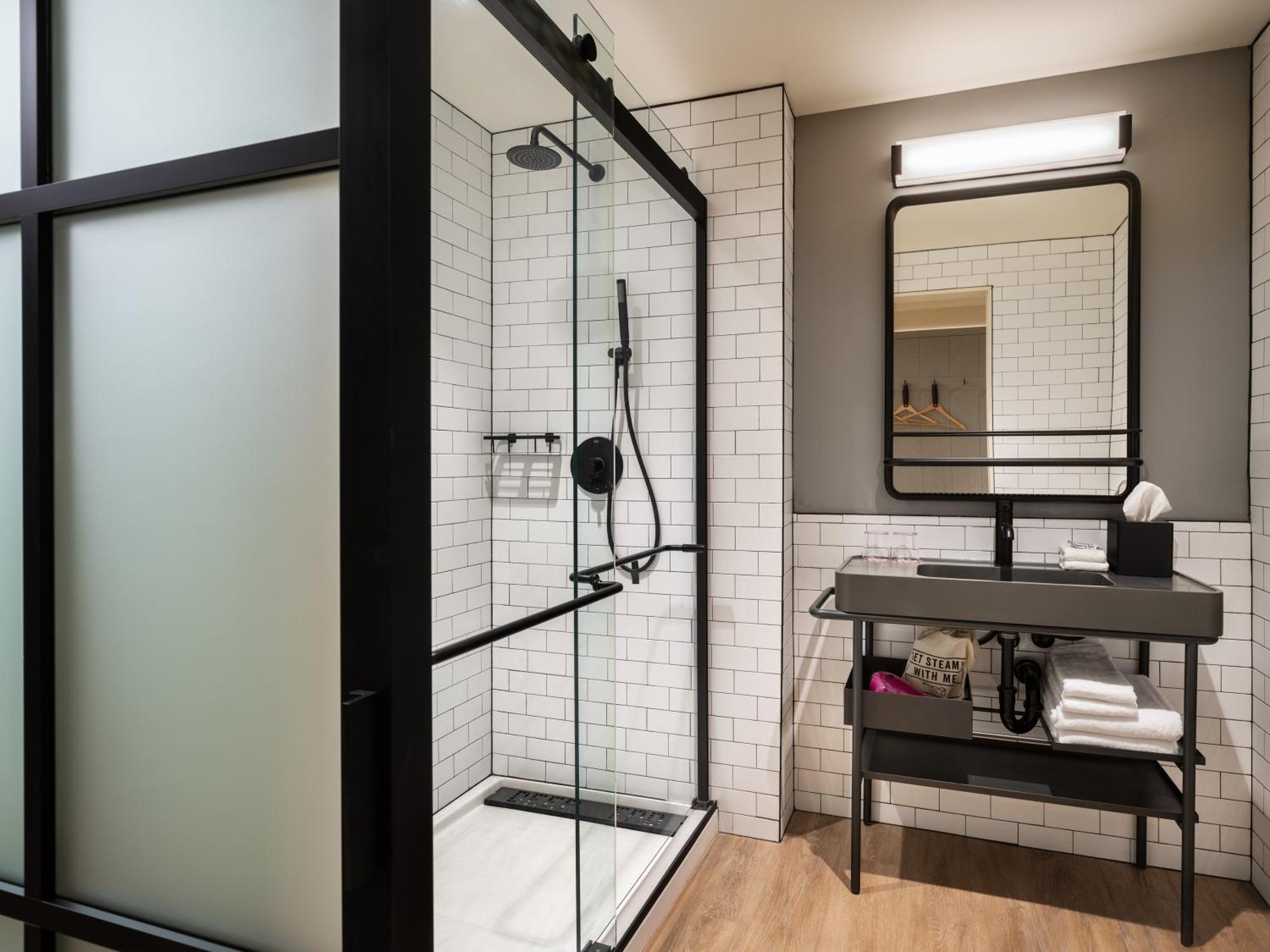 Отель Moxy Springfield Downtown Экстерьер фото