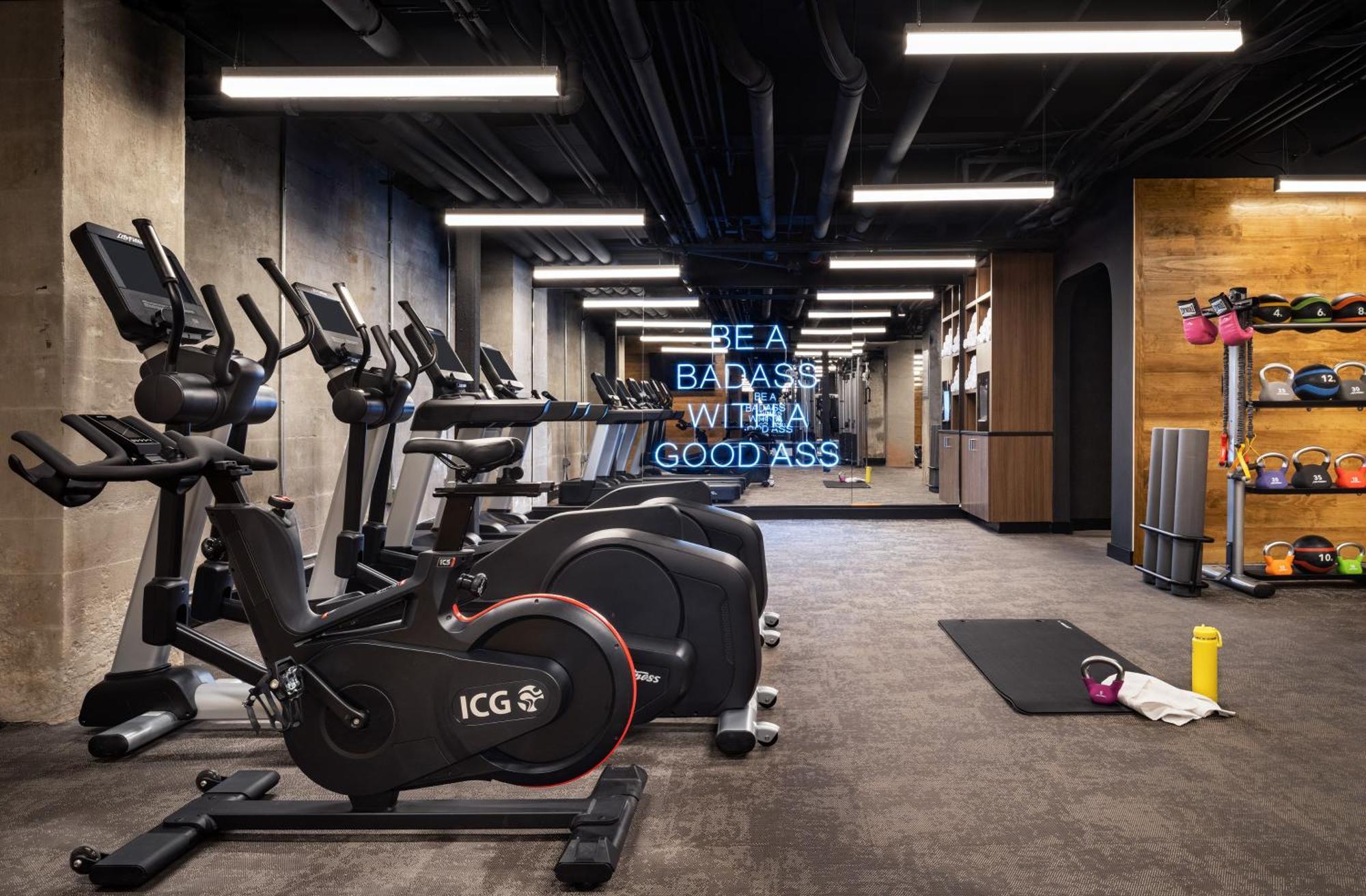 Отель Moxy Springfield Downtown Экстерьер фото