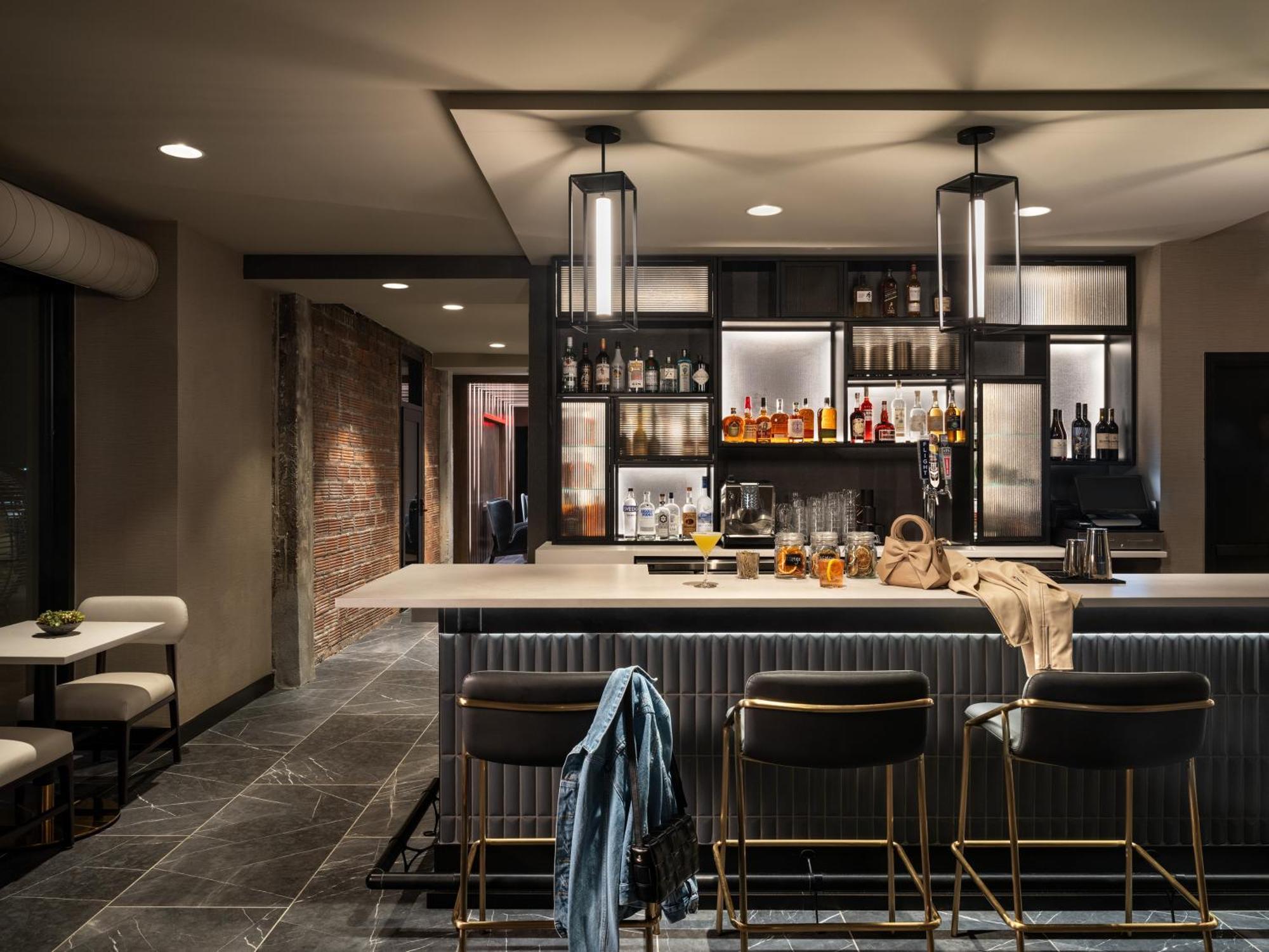 Отель Moxy Springfield Downtown Экстерьер фото